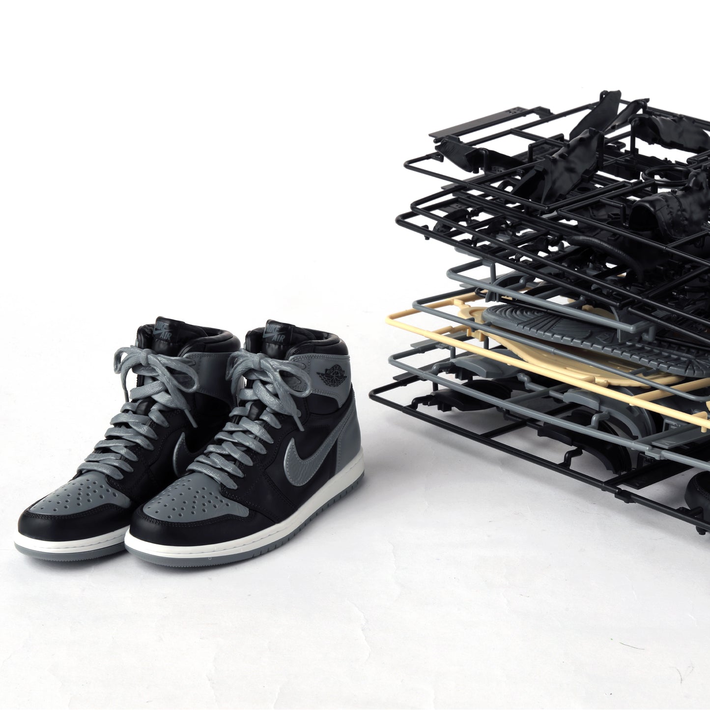 NIKE AIR JORDAN 1 HIGH 85 SHADOW × REVERSE SHADOW MODEL KIT