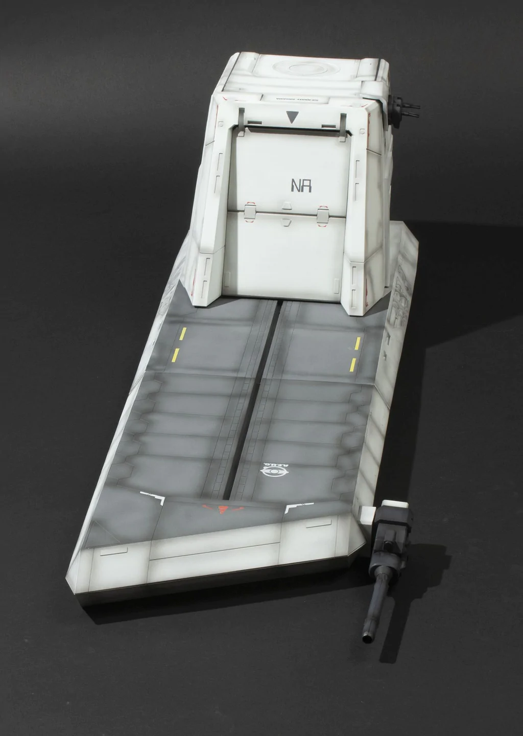 Realistic Model Series: GUNDAM ZZ (1/144 HG series) Nahel Argama catapult deck